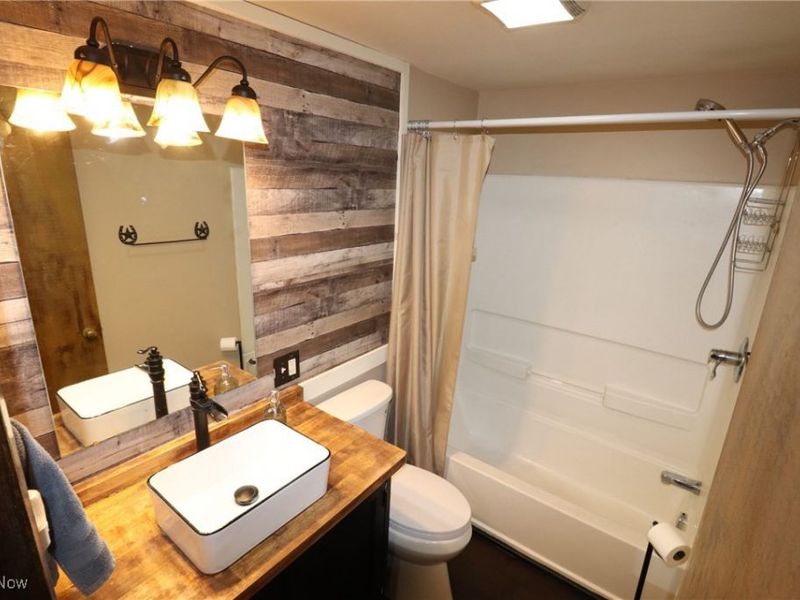 132 E Sunset Drive, Rittman, OH 44270 Photo 2