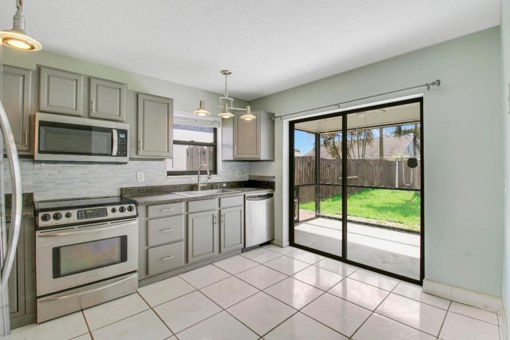 5929 SE Collins Avenue, Stuart, FL 34997 Photo