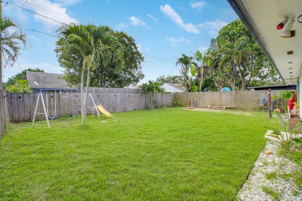5929 SE Collins Avenue, Stuart, FL 34997 Photo