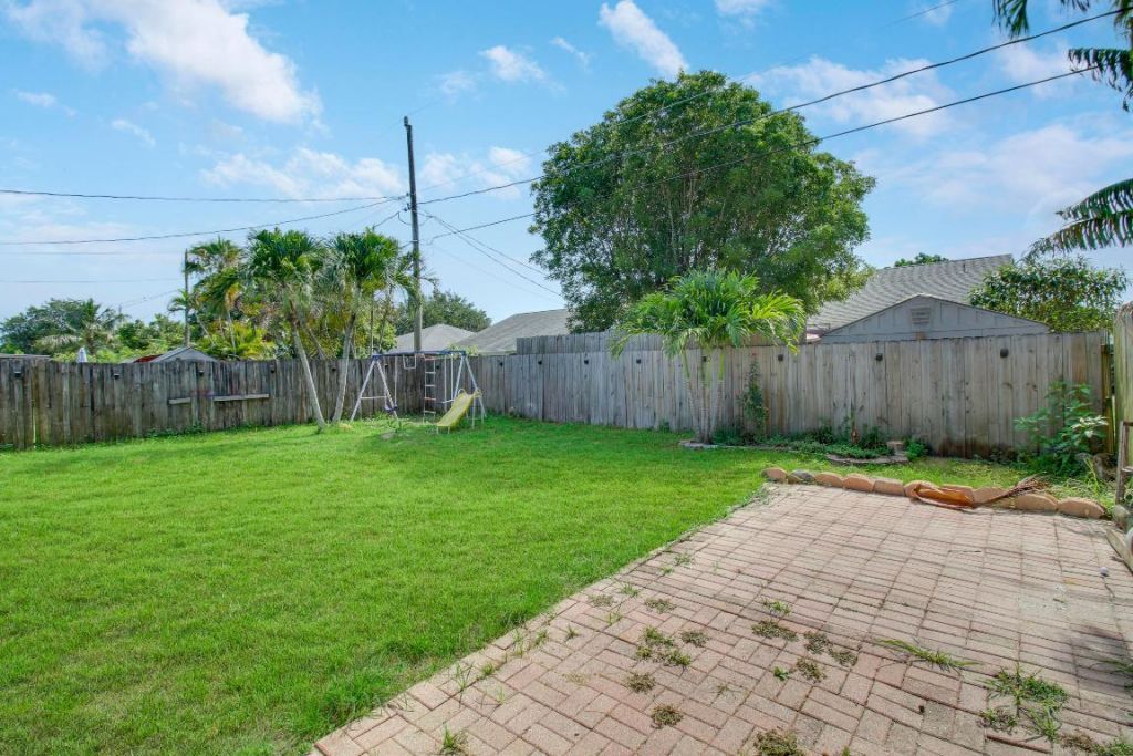 5929 SE Collins Avenue, Stuart, FL 34997 Photo