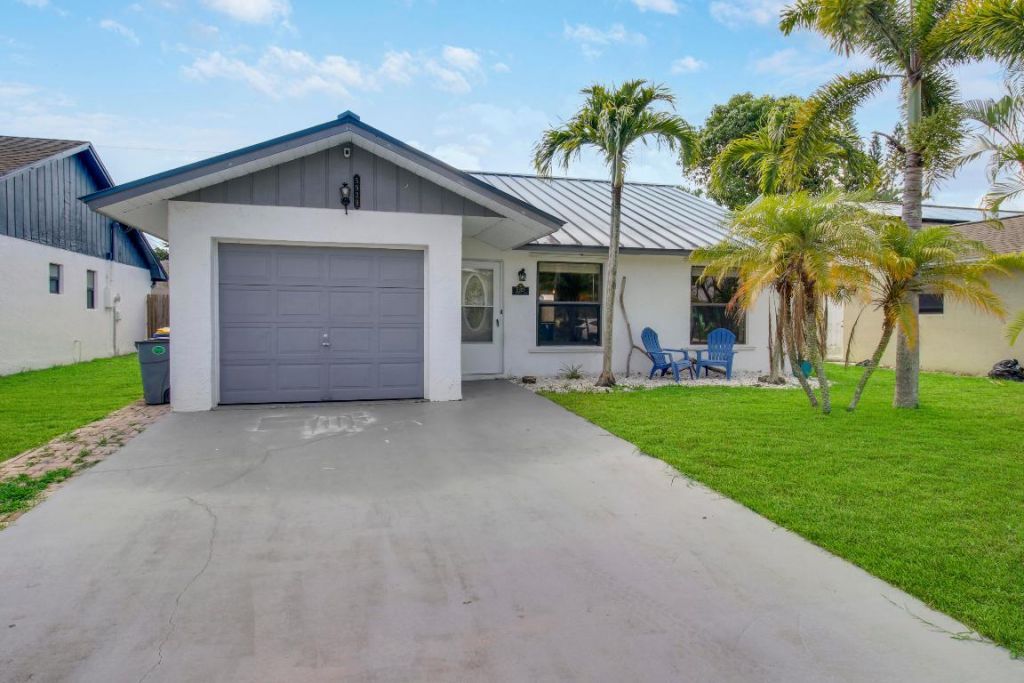 5929 SE Collins Avenue, Stuart, FL 34997 Photo