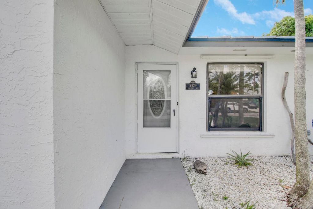 5929 SE Collins Avenue, Stuart, FL 34997 Photo