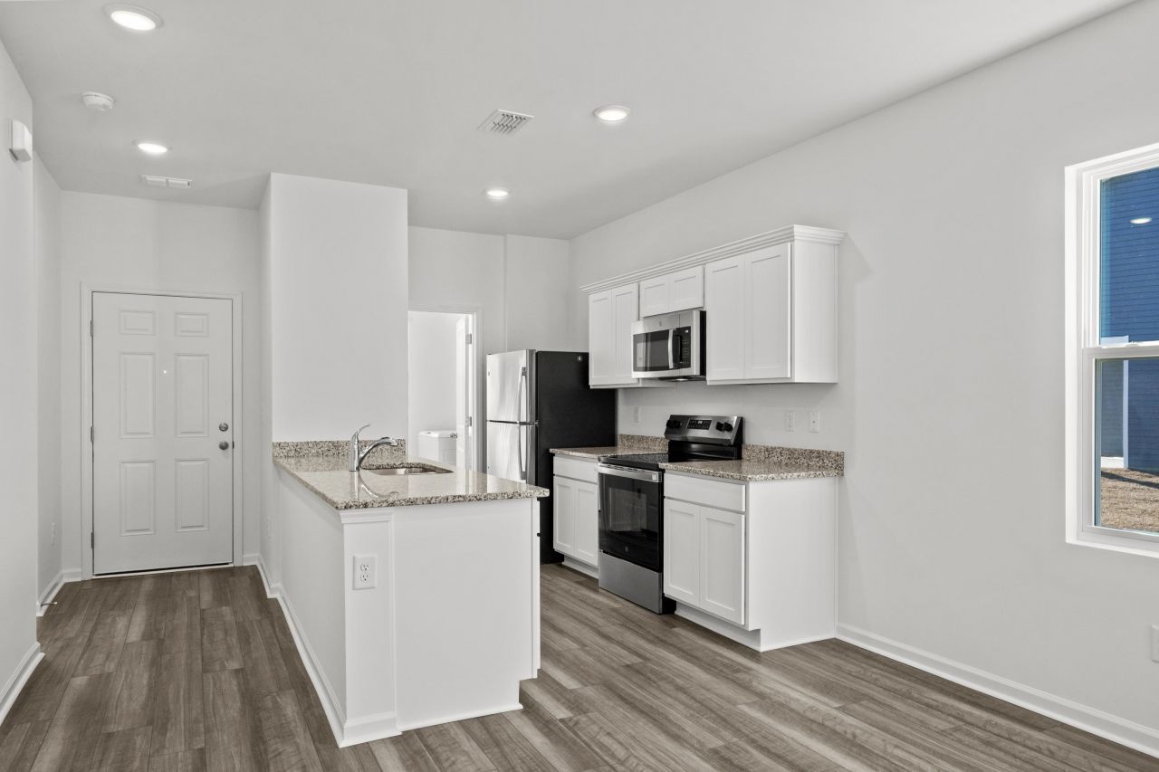 720 Huelva St Photo 6