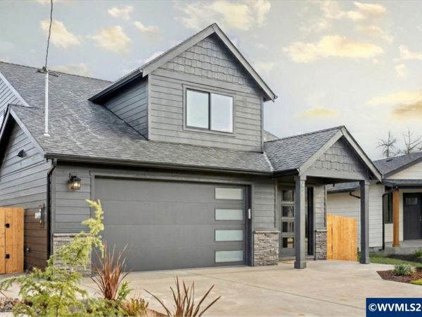 407 S 1st St, Silverton, OR 97381