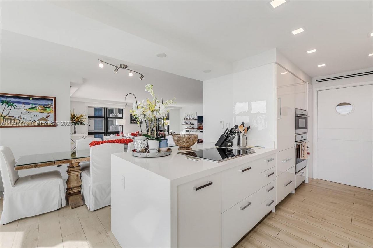 1121 Crandon Blvd, Unit F802, Key Biscayne, FL 33149 Photo