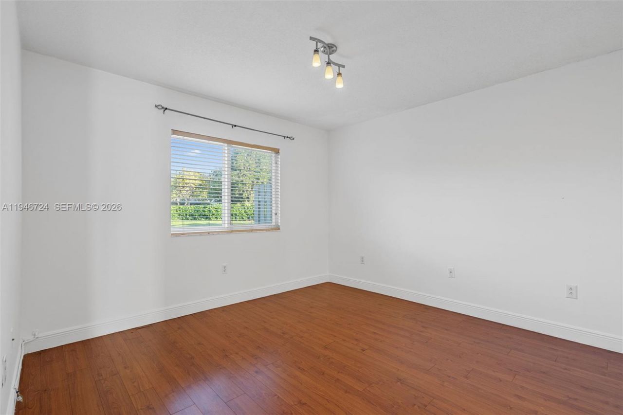 945 NE 34th Ave, Unit 103, Homestead, FL 33033 Photo