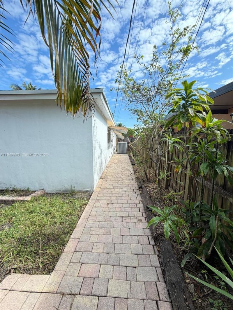 2104 N 14th Ct, Hollywood, FL 33020 Photo