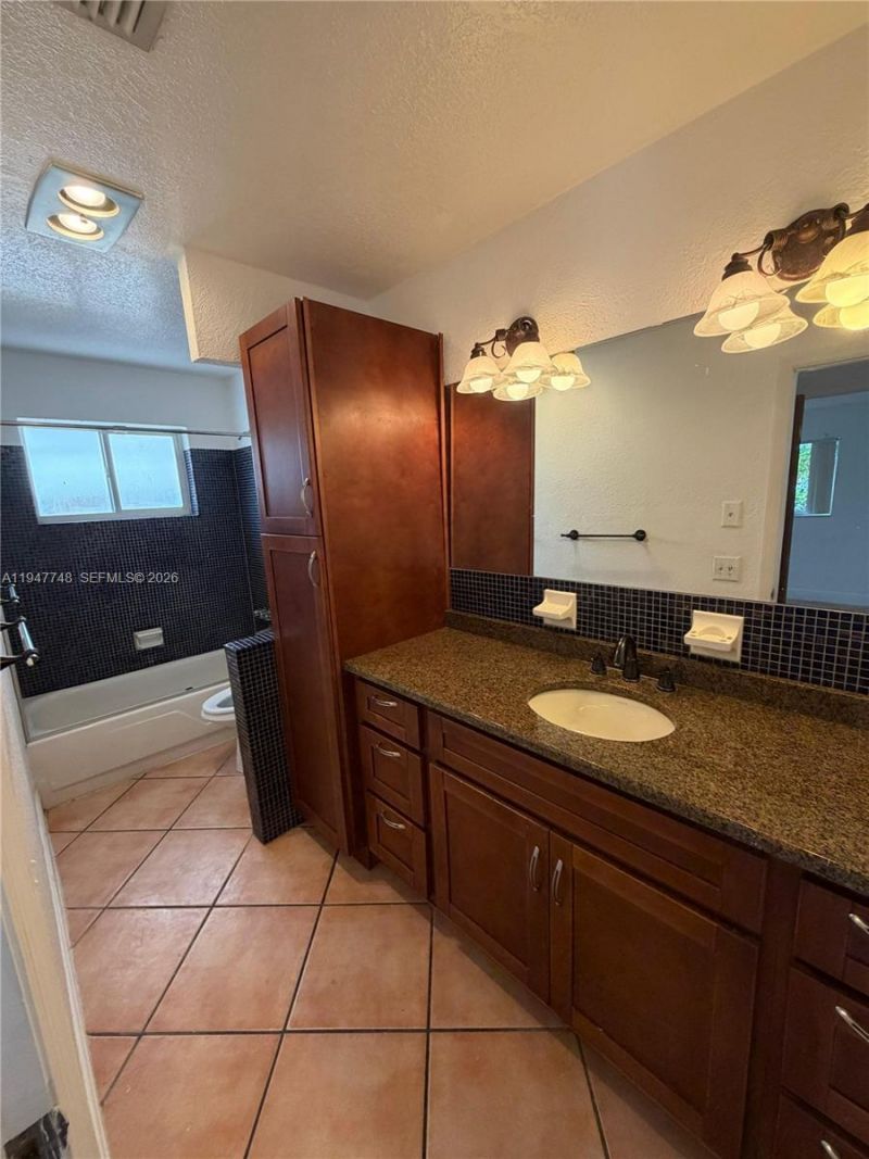 2104 N 14th Ct, Hollywood, FL 33020 Photo