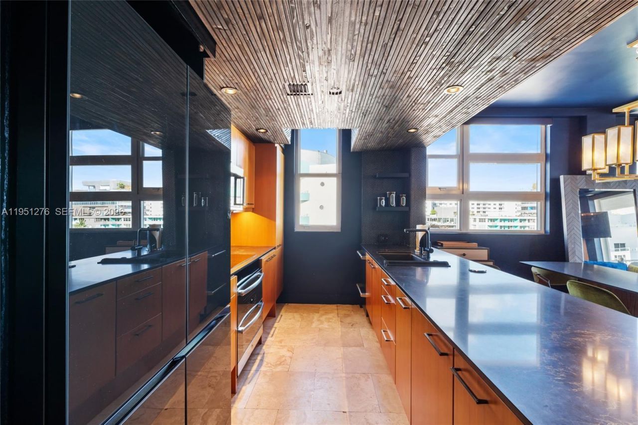 200 Ocean Dr, Unit 8F, Miami Beach, FL 33139 Photo