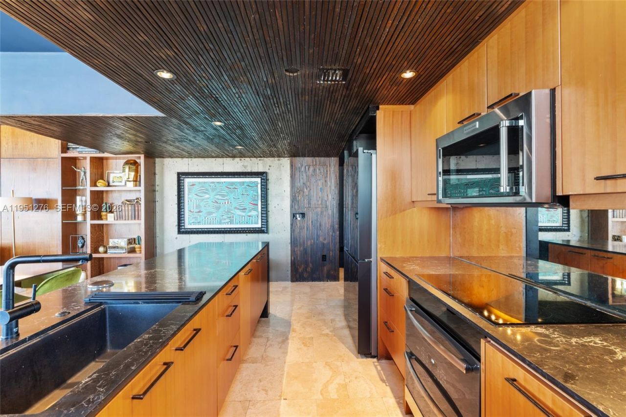 200 Ocean Dr, Unit 8F, Miami Beach, FL 33139 Photo