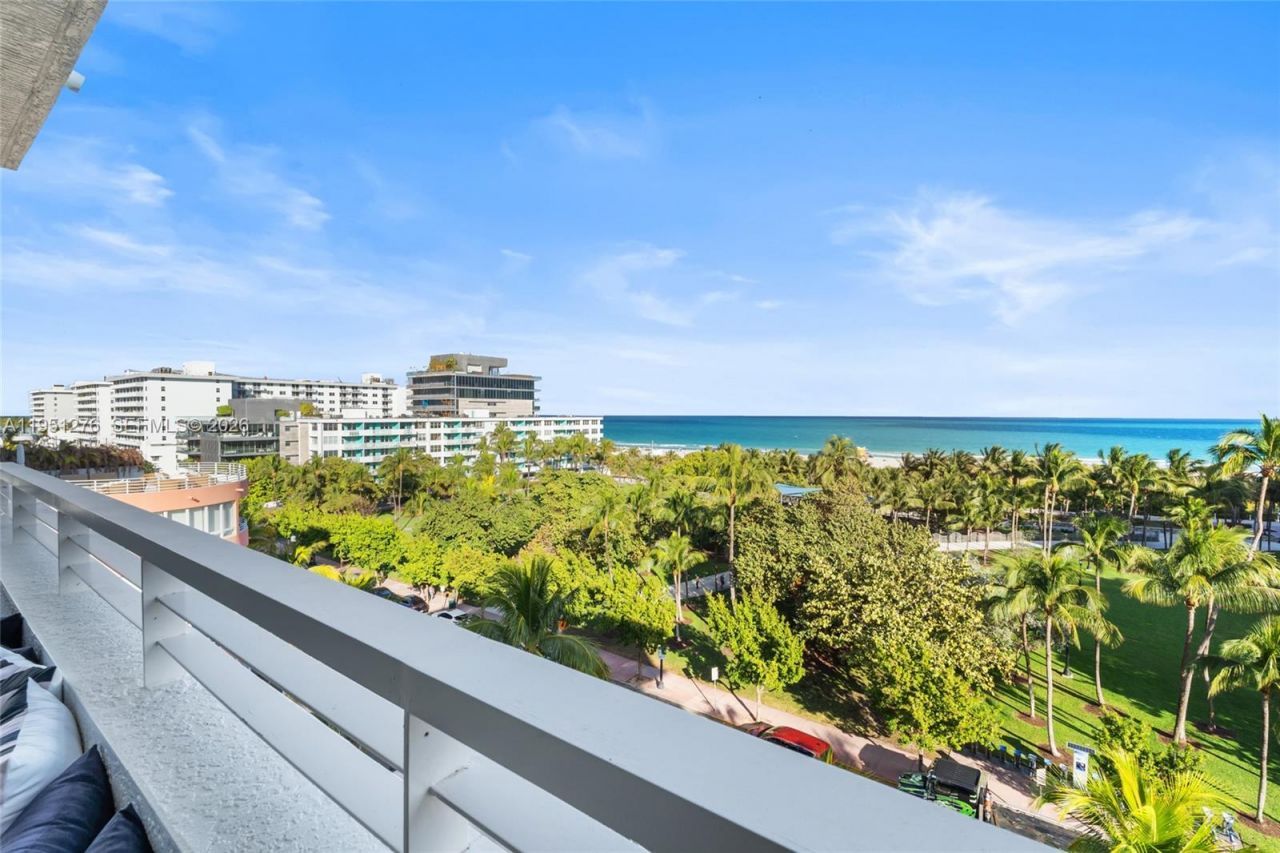 200 Ocean Dr, Unit 8F, Miami Beach, FL 33139 Photo