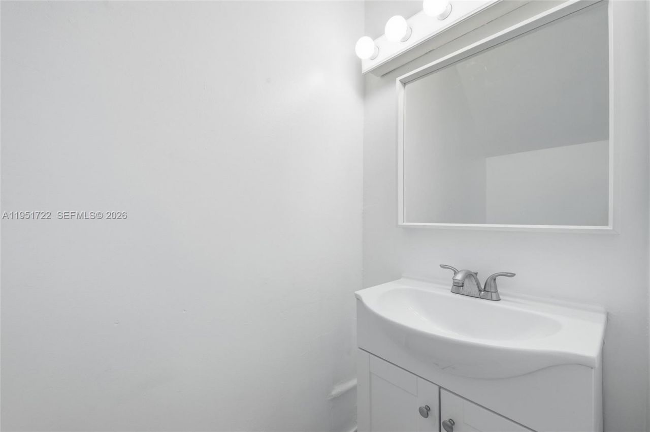 3001 NW 5th Ter, Unit 4, Pompano Beach, FL 33064 Photo