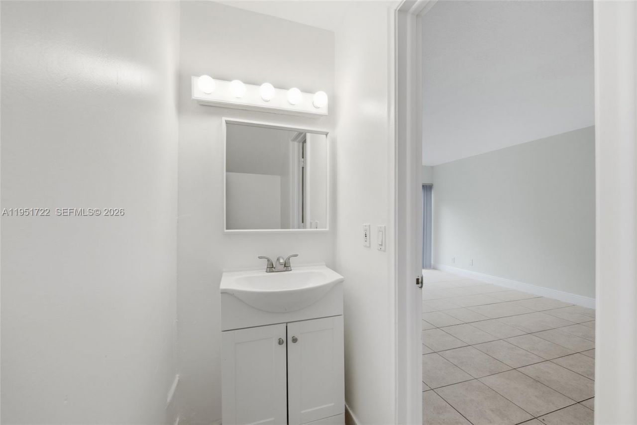 3001 NW 5th Ter, Unit 4, Pompano Beach, FL 33064 Photo