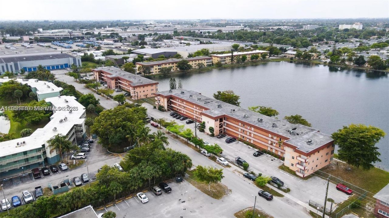 18900 NE 3rd Ct , Unit 510, Miami, FL 33179 Photo