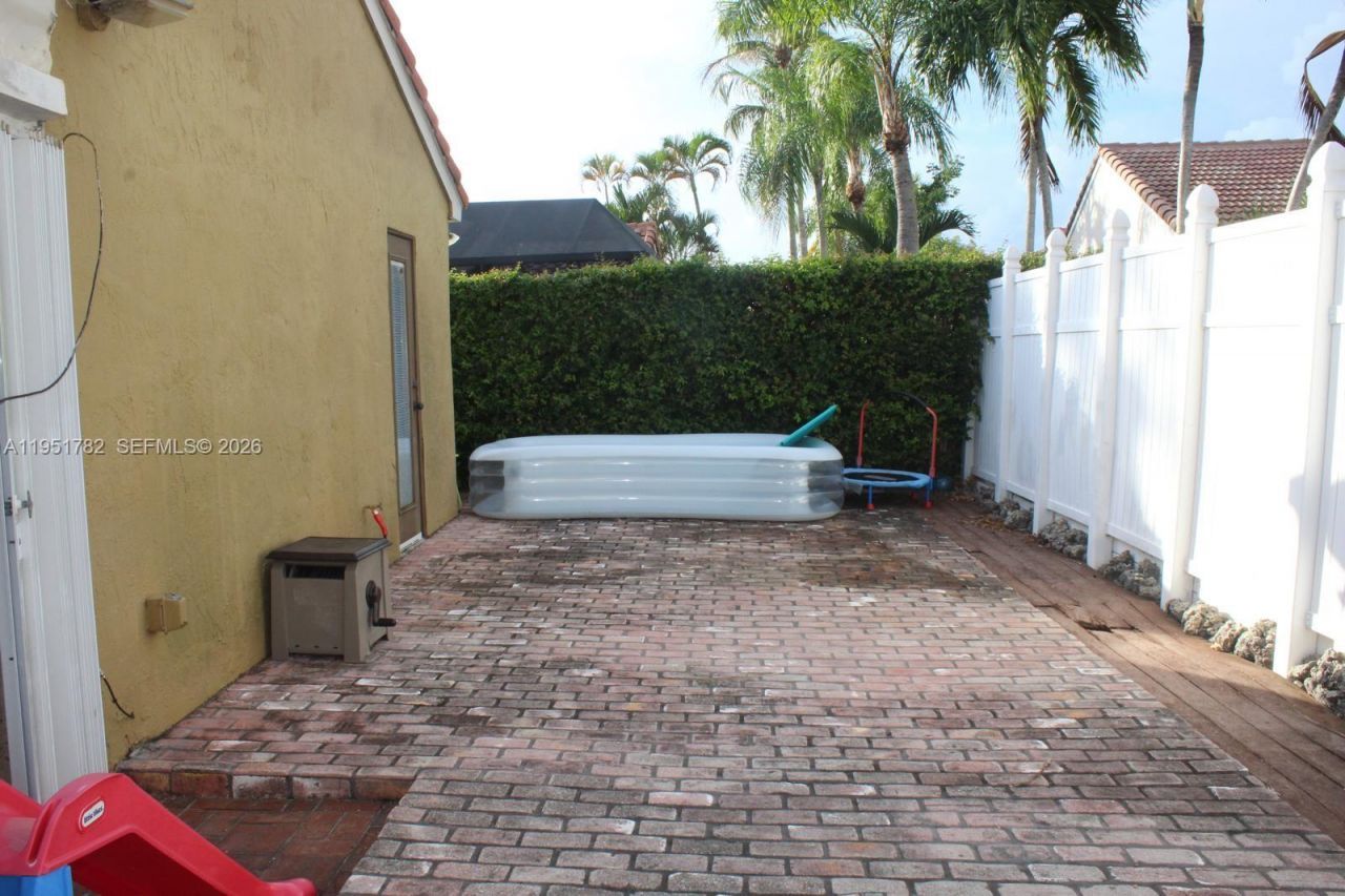 18801 NW 5th St, Pembroke Pines, FL 33029 Photo