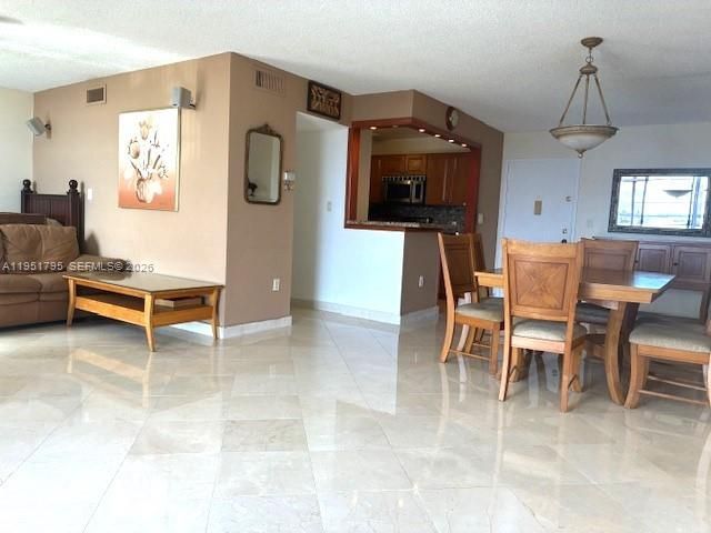 2500 NE 135th St, Unit B805, North Miami, FL 33181 Photo