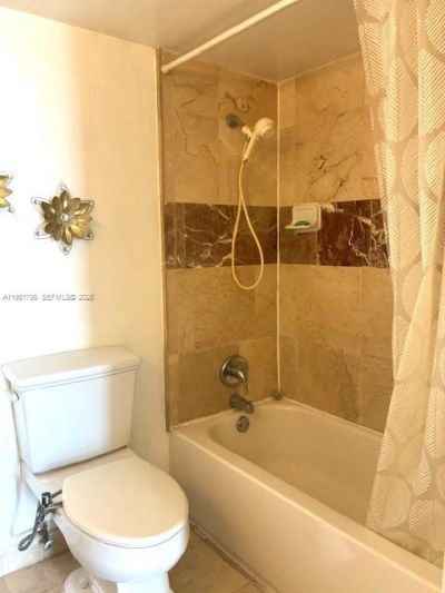 2500 NE 135th St, Unit B805, North Miami, FL 33181 Photo