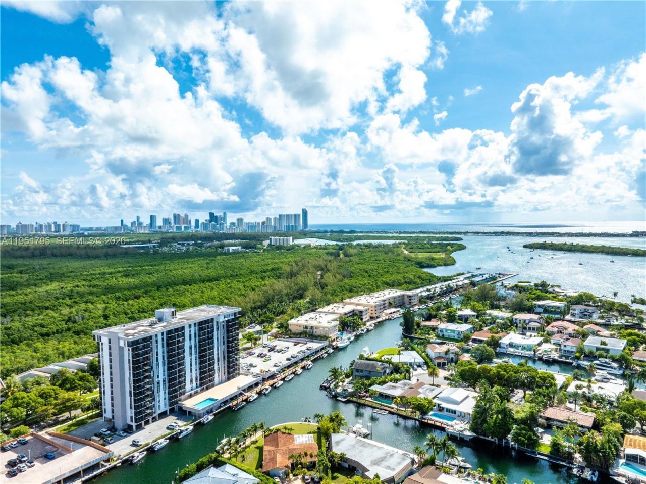 2500 NE 135th St, Unit B805, North Miami, FL 33181 Photo