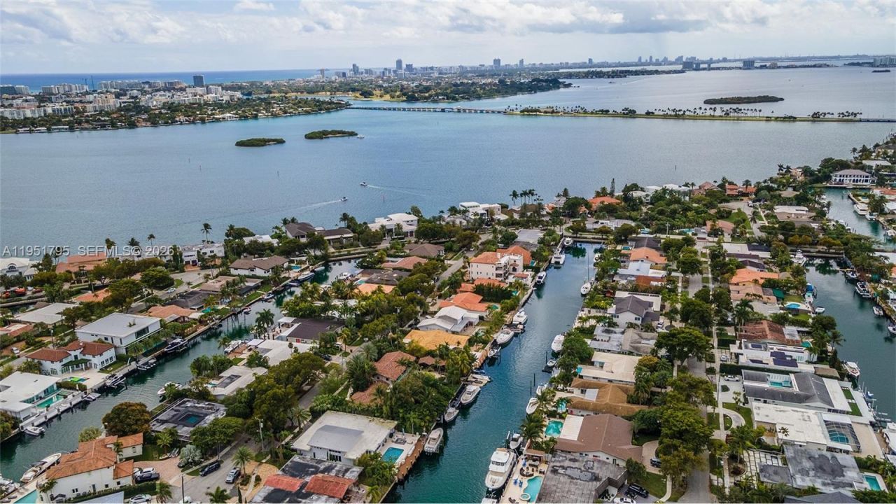 2500 NE 135th St, Unit B805, North Miami, FL 33181 Photo