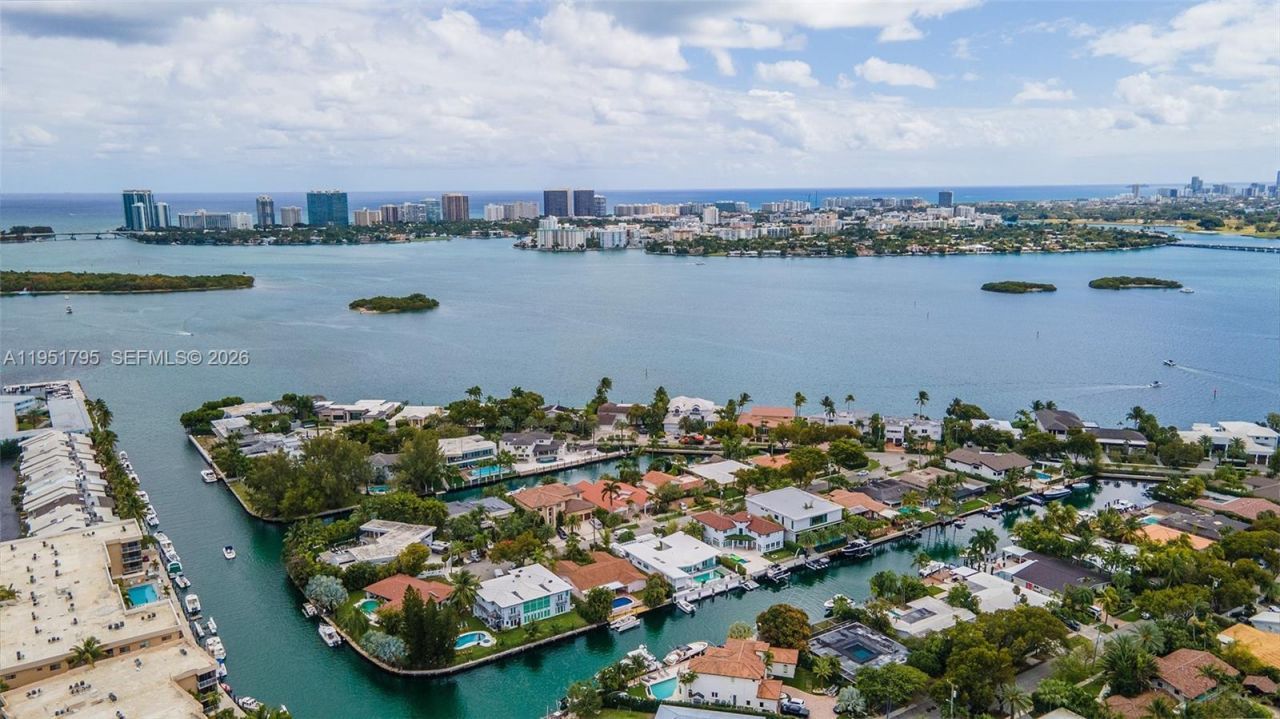 2500 NE 135th St, Unit B805, North Miami, FL 33181 Photo