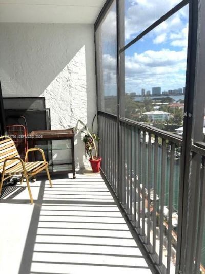 2500 NE 135th St, Unit B805, North Miami, FL 33181 Photo