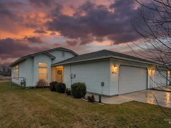 352 S Valley Drive, Nampa, ID 83686