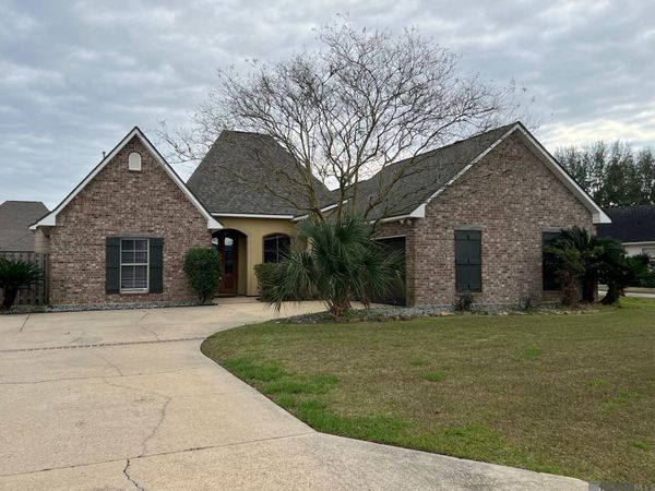 6400 Pelican Crossing Dr, Gonzales, LA 70737