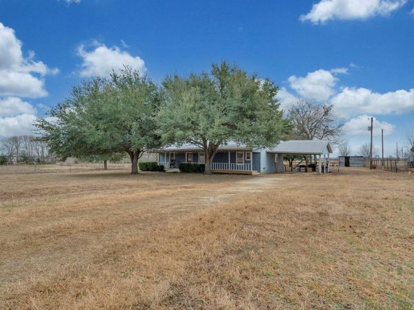 3242 E Fm 696, Lexington, TX 78947