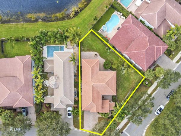 770 Bocce Court, Palm Beach Gardens, FL 33410