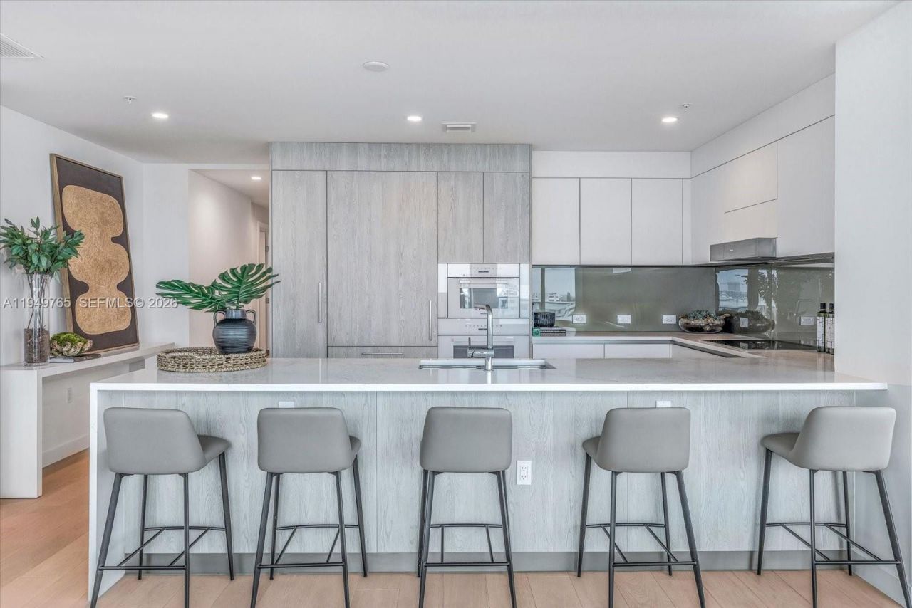 9201 E Bay Harbor Dr, Unit UPH02, Bay Harbor Islands, FL 33154 Photo