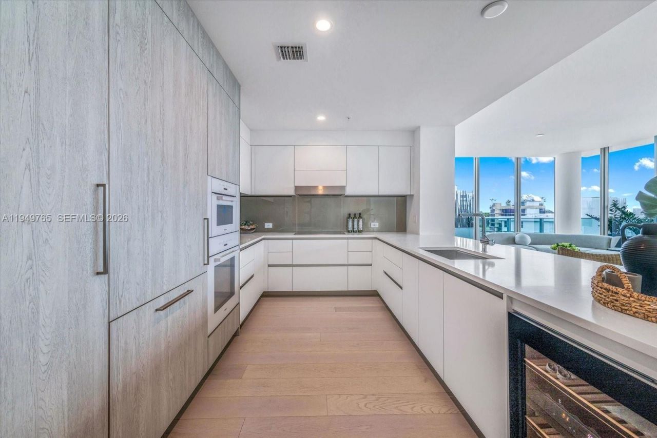 9201 E Bay Harbor Dr, Unit UPH02, Bay Harbor Islands, FL 33154 Photo