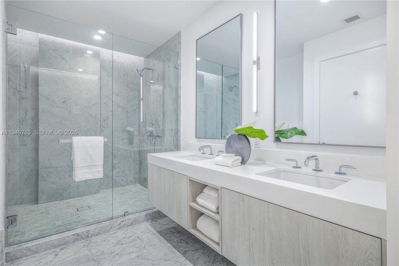 9201 E Bay Harbor Dr, Unit UPH02, Bay Harbor Islands, FL 33154 Photo