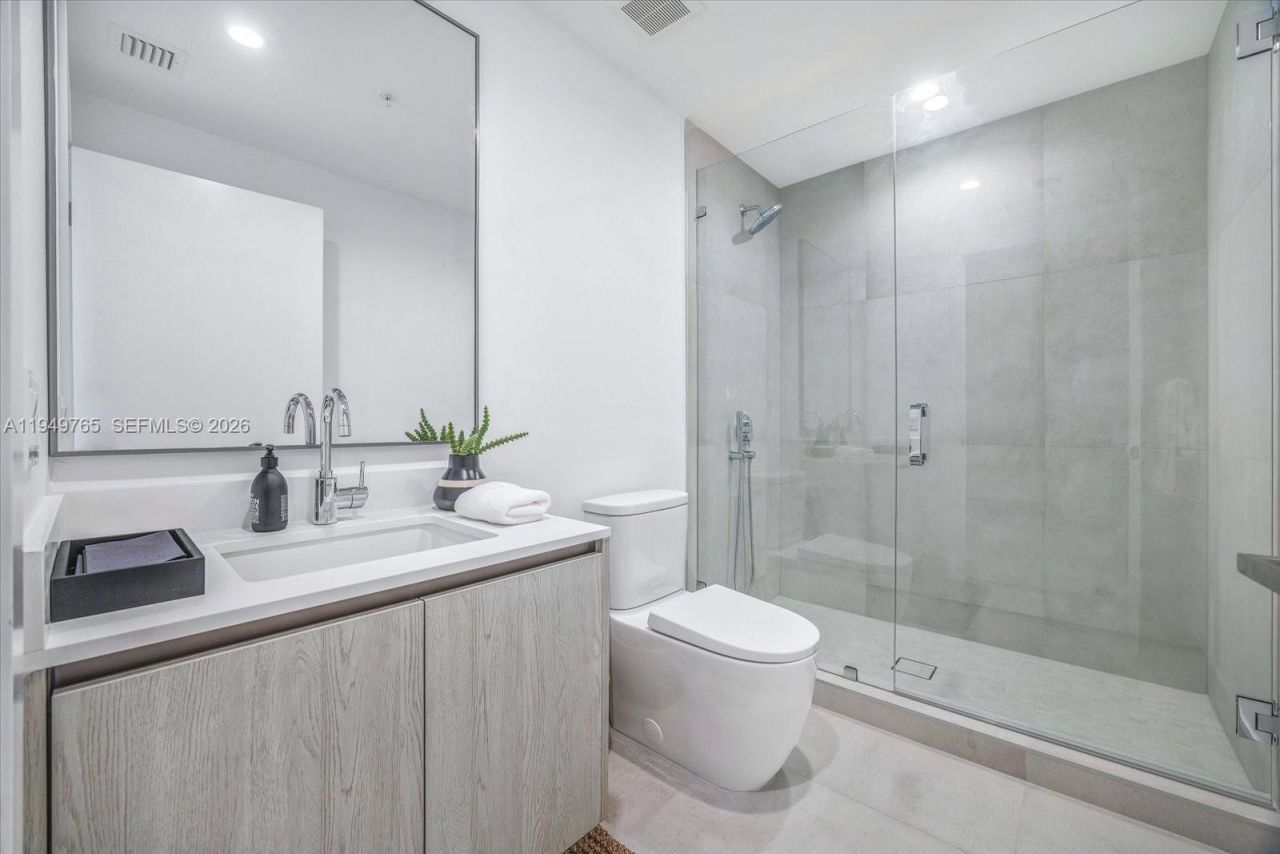 9201 E Bay Harbor Dr, Unit UPH02, Bay Harbor Islands, FL 33154 Photo