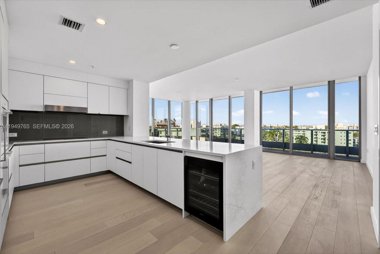 9201 E Bay Harbor Dr, Unit UPH02, Bay Harbor Islands, FL 33154 Photo