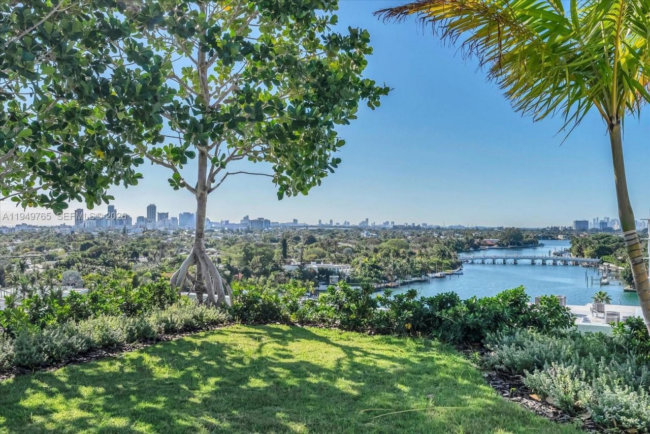 9201 E Bay Harbor Dr, Unit UPH02, Bay Harbor Islands, FL 33154 Photo