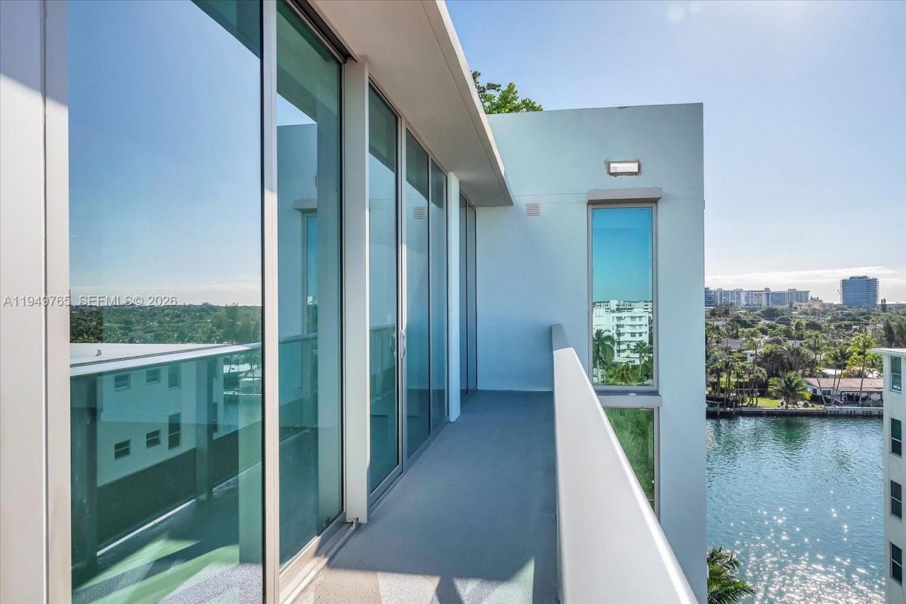 9201 E Bay Harbor Dr, Unit UPH02, Bay Harbor Islands, FL 33154 Photo