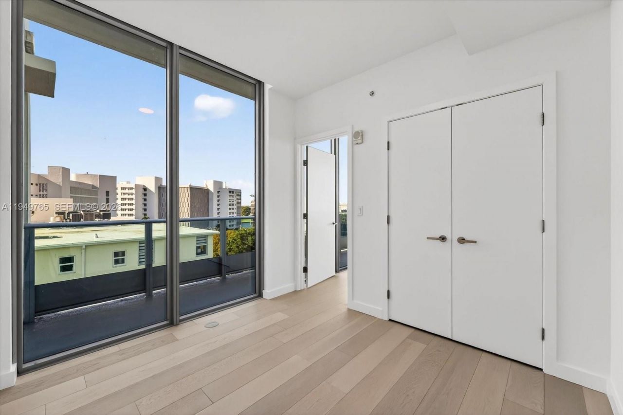 9201 E Bay Harbor Dr, Unit UPH02, Bay Harbor Islands, FL 33154 Photo