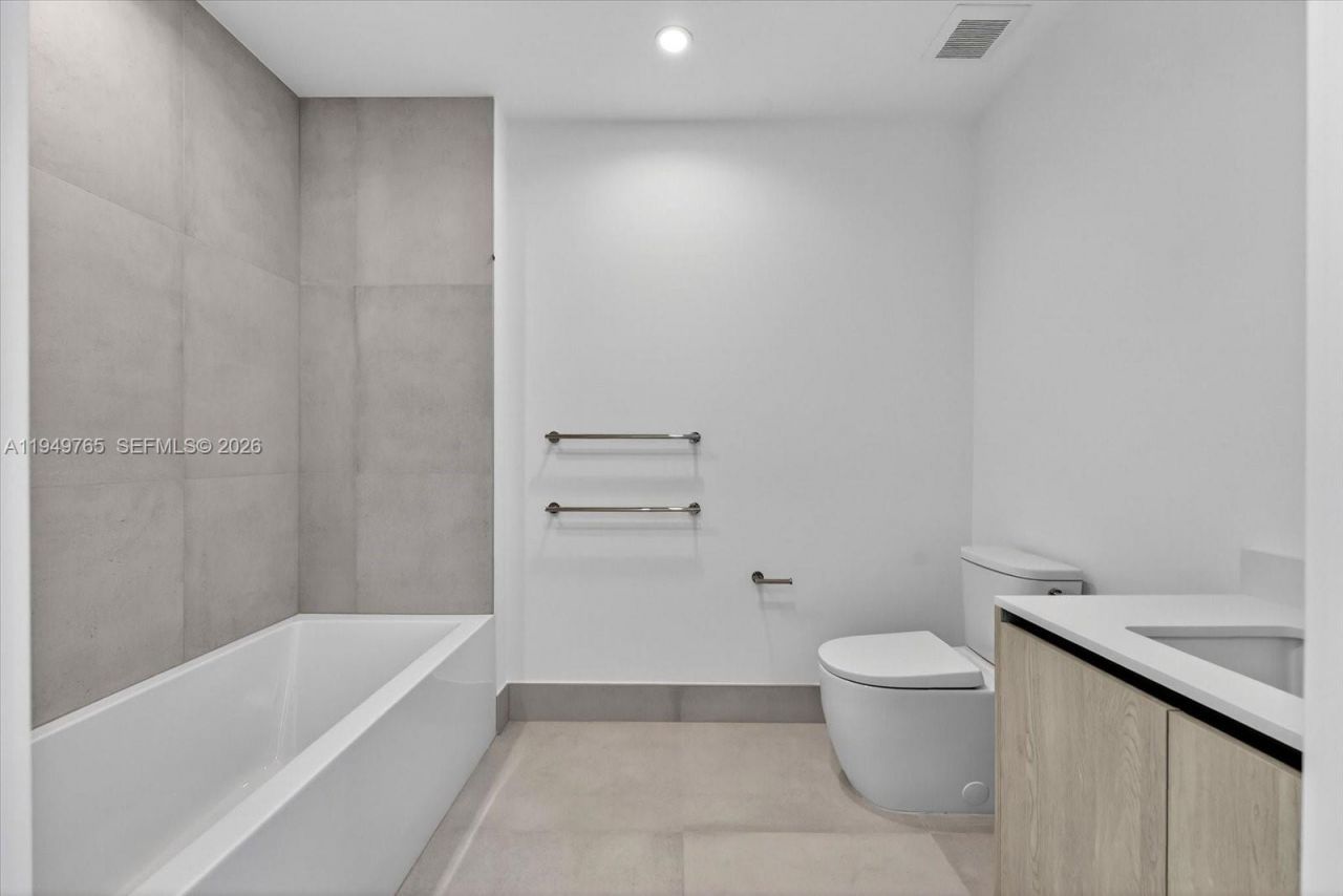 9201 E Bay Harbor Dr, Unit UPH02, Bay Harbor Islands, FL 33154 Photo