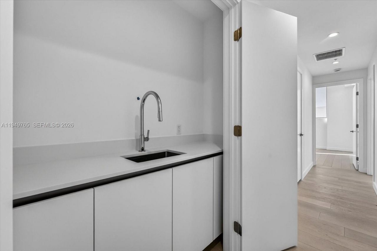 9201 E Bay Harbor Dr, Unit UPH02, Bay Harbor Islands, FL 33154 Photo