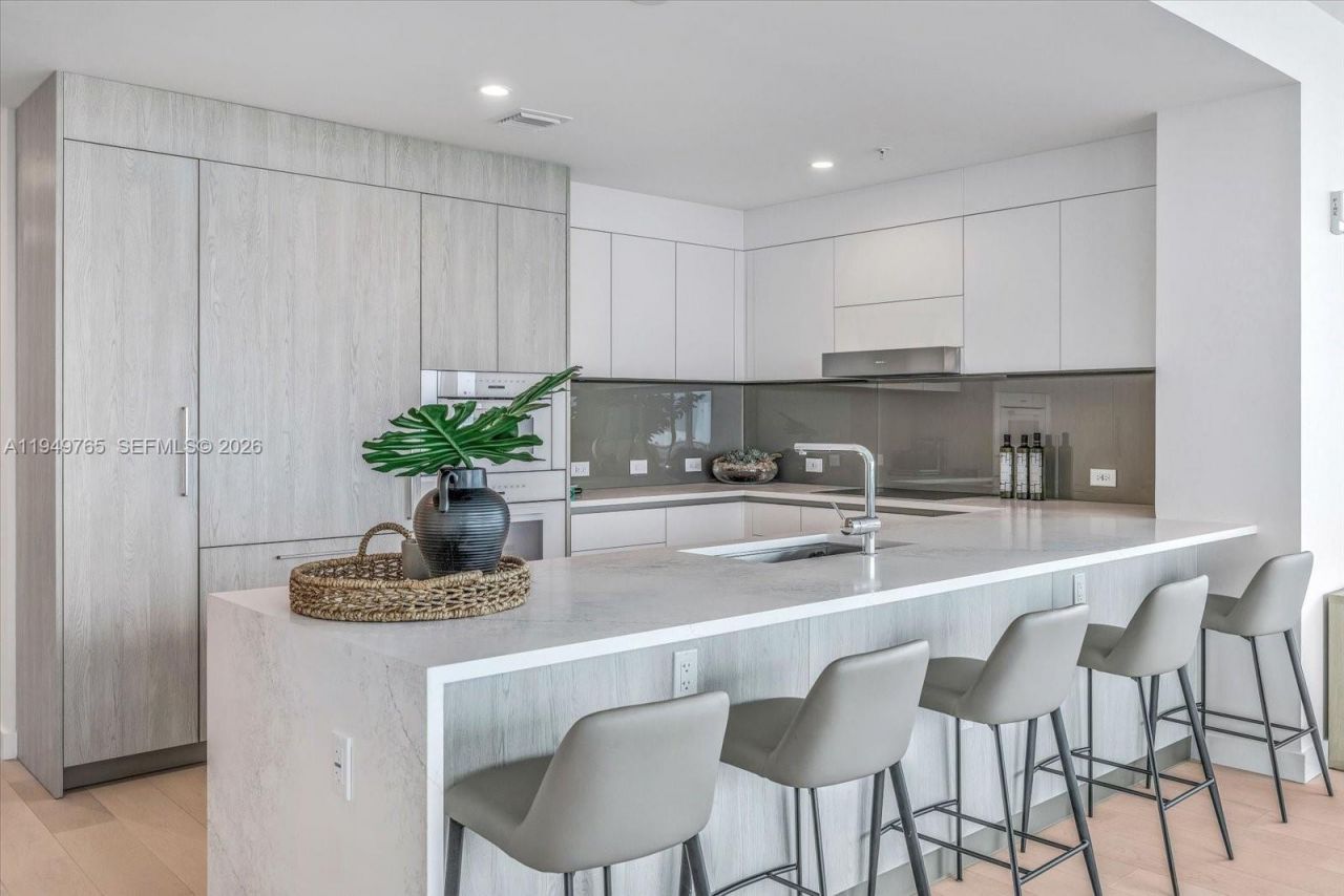 9201 E Bay Harbor Dr, Unit UPH02, Bay Harbor Islands, FL 33154 Photo