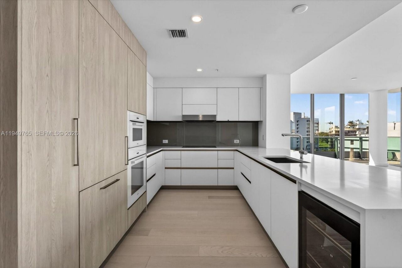 9201 E Bay Harbor Dr, Unit UPH02, Bay Harbor Islands, FL 33154 Photo