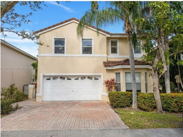 1145 W Lake St , Hollywood, FL 33019