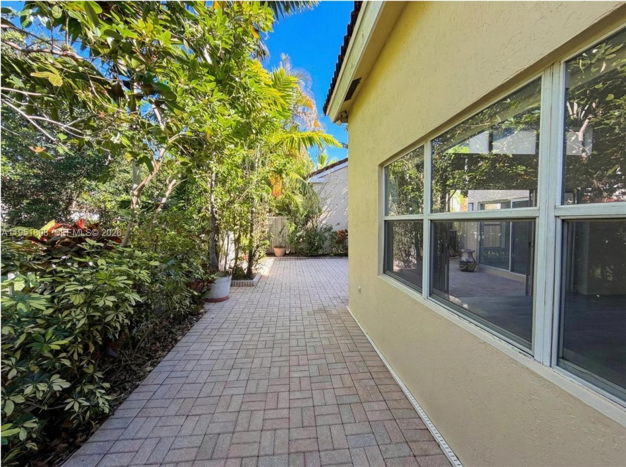 1145 W Lake St , Hollywood, FL 33019 Photo