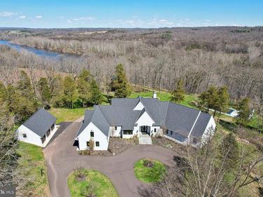 2 CEDAR LANE, ERWINNA, PA 18920