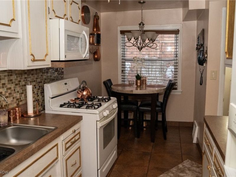 3670 Silsby Road, University Heights, OH 44118 Photo 3