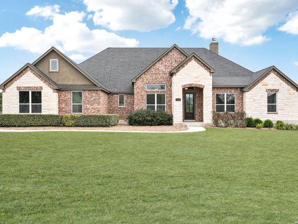 451 Stone Loop, Castroville, TX 78009