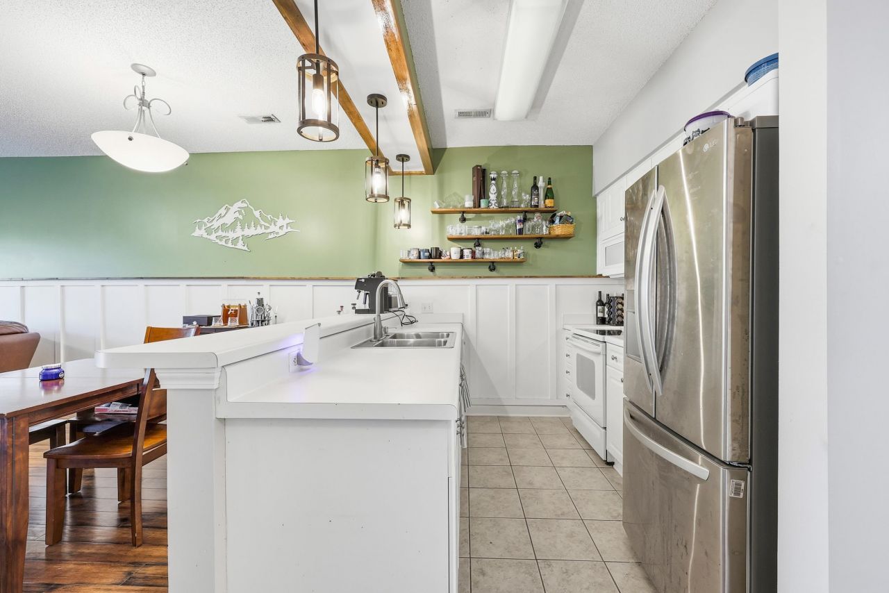 907 Knoll Shores Ct. Photo 6