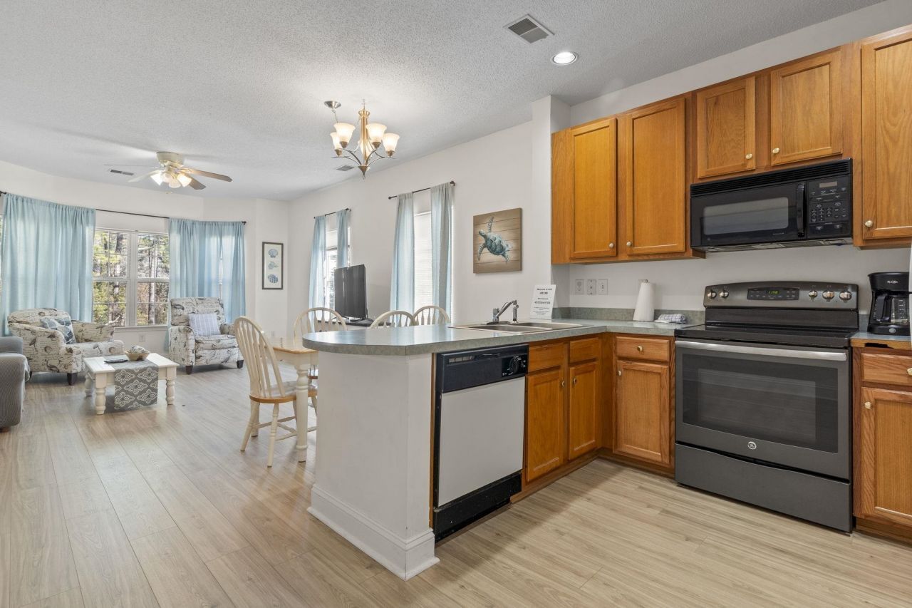 4533 Girvan Dr. Photo 4