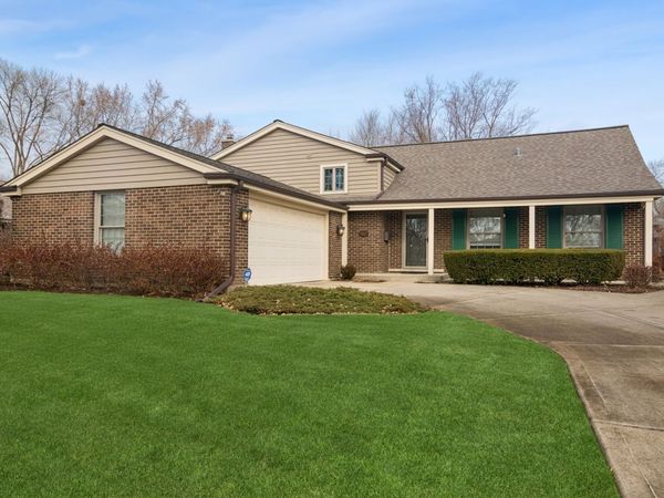 1522 E Fleming Drive N, Arlington Heights, IL 60004