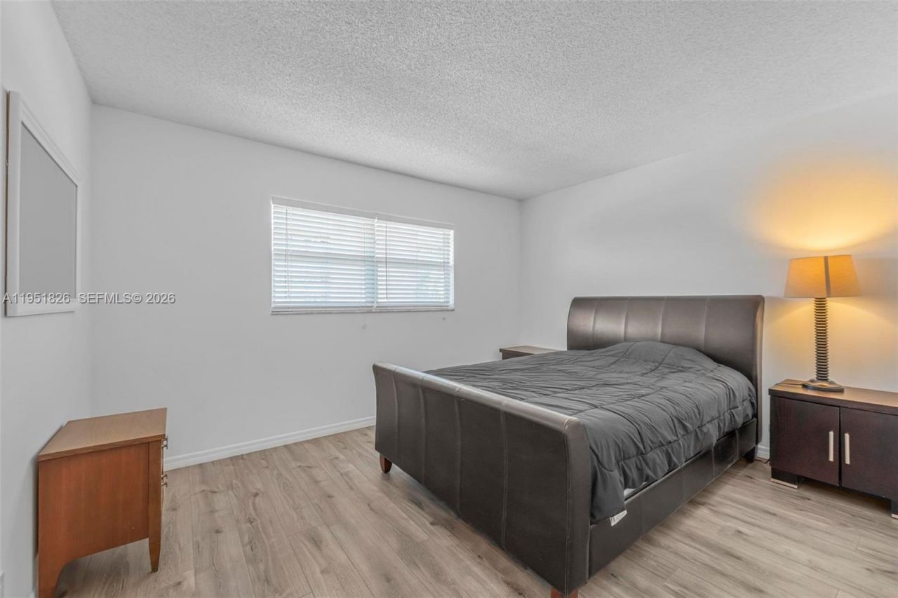 500 NE 12th Ave, Unit 407, Hallandale Beach, FL 33009 Photo